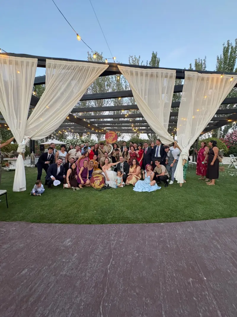 Charanga Los Torreznos en una boda al atardecer