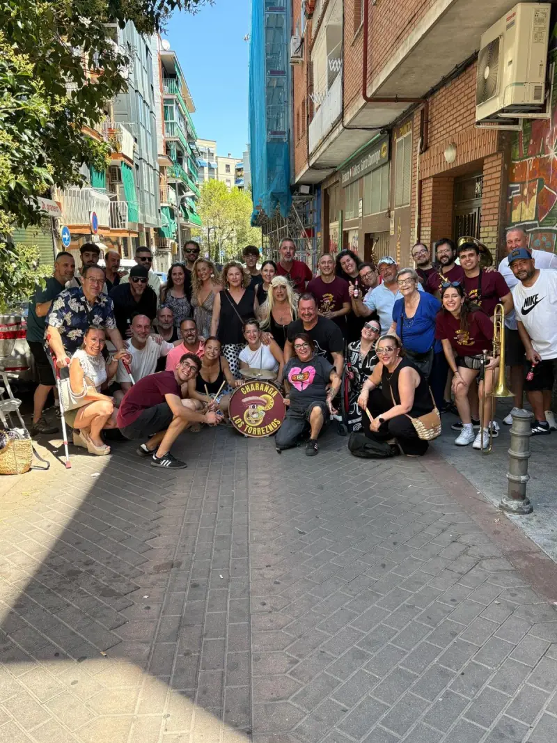 Charanga Los Torreznos por las calles de Madrid